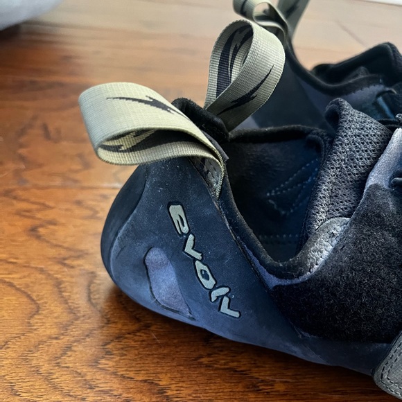 Evolv Rock Climbing Shoes - Picture 2 of 6